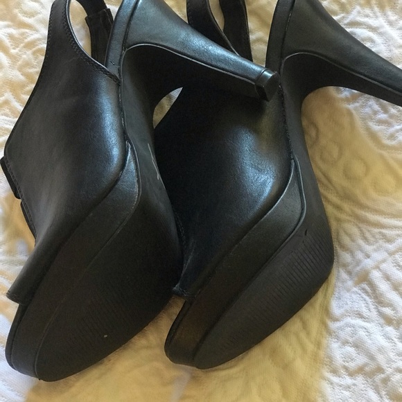 Black size 7 heel - Picture 3 of 4